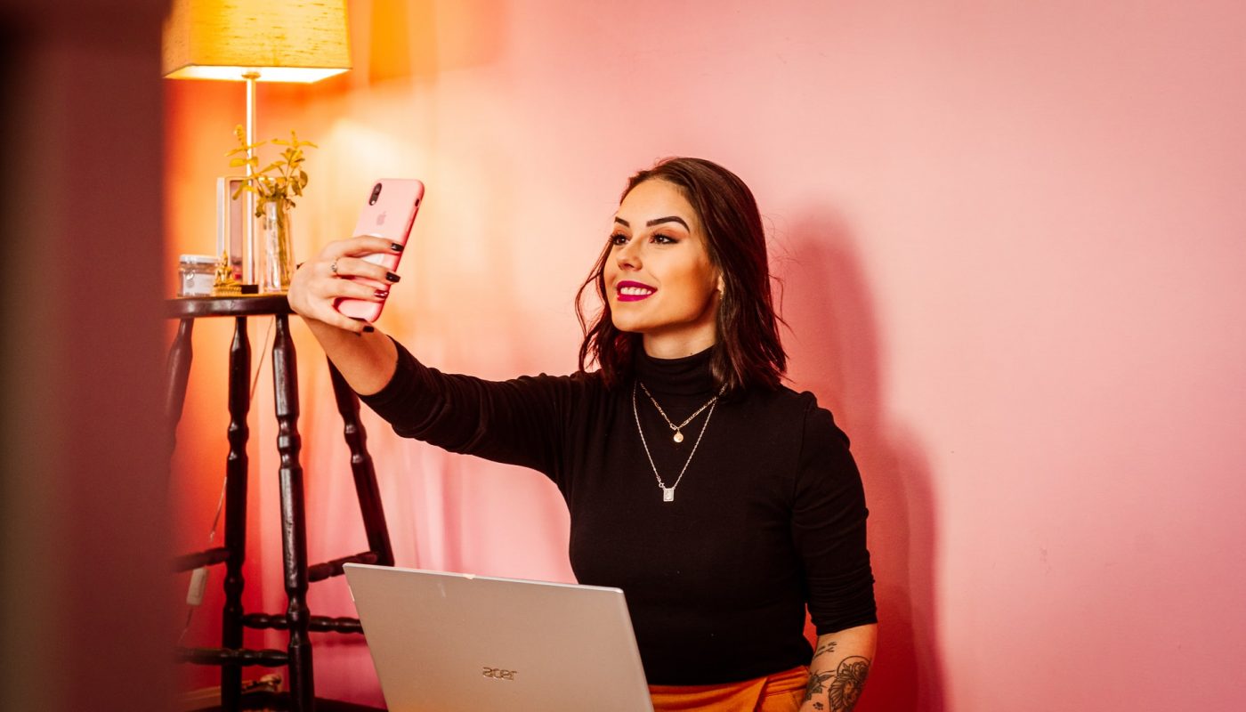Kto to influencer CGI i jak może Ci pomóc?