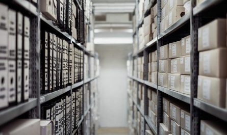 Handel stokami magazynowymi z artykułami spożywczymi